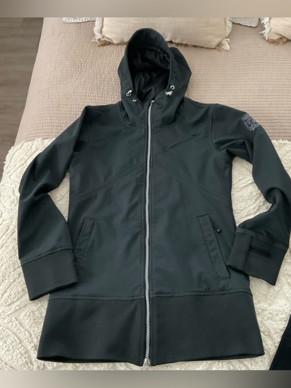 Betty Rides Women's Black Hooded Ski snow board lighter weight Jacket
